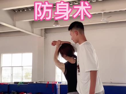 碰到这种260斤还练过的,咱硬气点不用他推,咱自己倒😭@塔沟武校#热门#防身术