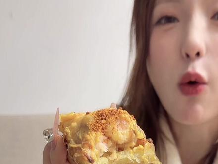 此弟吃商极高! #美食 #太好吃了 #小龙同学和赵老师