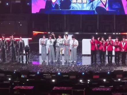 和 @We are 一起 #合拍 亲爱的没关系,细水长流也可以#七匹狼 #TF家族荣耀之战 #邓佳鑫张峻豪童禹坤穆祉丞黄朔余宇涵张子墨