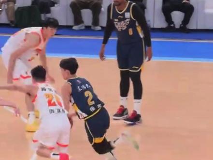 杜锋不用再羡慕广夏拥有胡金秋,王洪泽就是未来的锋线 #广东男篮#杜锋#徐杰 #王洪泽