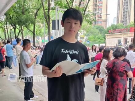 6月25日,#湖北武汉三中学霸高考708分 : 平时最高考670多分,在全校排11至20名,这次是超常发挥,有运气的加持。