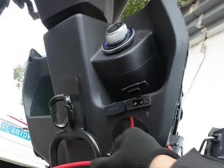 现阶段,华为大炮依然是最优解相对安全性价比之王,别盲目跟风充电机和充电桩直充,各电摩品牌都在挤牙膏,后面肯定是和汽车一样高压直充的时代#极核ae4 #厉害了我的车🔥🔥🔥