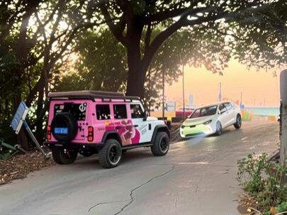 举手之劳, 帮助他人#公益救援 #滴滴司机 #212越野车 #绞盘救援