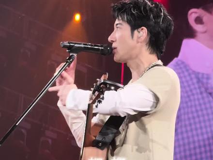 好喜欢成龙大哥的“恭喜自己”,单曲循环ing,突然想起去年10/2深圳场嘉宾就是成龙大哥,大哥和二哥还合唱了华建大哥的“朋友”,当时就非常感动,扯着嗓子跟唱了整首🫣
#王力宏最好的地方巡回演唱会 #王力宏 #成龙 #朋友 #演出不戒断