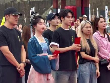 董思成邓恩熙新剧恰逢春开机 少男少女古言我可太爱了!#邓恩熙 #董思成 #恰逢春