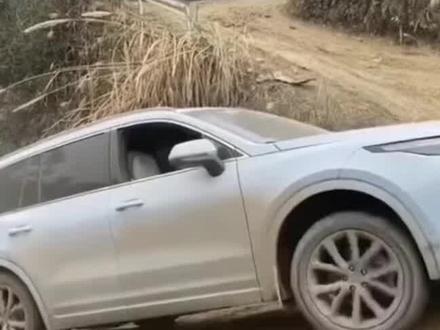 理想one成佛坡被干爆齿轮箱事件视频#理想one成佛坡事件 #理想one成佛坡 #抖音小助手