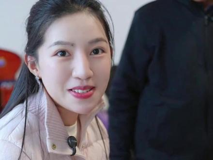 #麦小登 从拆老屋的不舍,到盖新房的波折,再到如今的封顶,每一步都藏着牵挂,每一处都写满担当。#自建房 #亲情 #父女日常 #情感