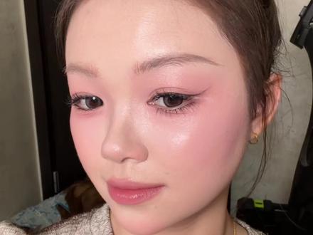 新手无暇水光肌附丸子头教程!已设置章节~
#新手化妆教程 #底妆 #水光肌