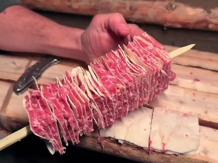 第23集 | 树上小屋 男人在暴雪天气徒手搭建树上庇护所,不用一颗钉子,成品比我租的狗窝都好看。#荒野求生 #荒野建造 #庇护所建造 #解压 #助眠