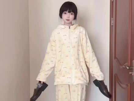 我的麦很炸嘛! #pinkdog粉狗 #大衣 #变装 #jk