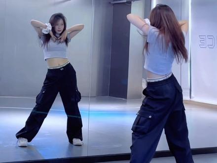 Lonely 慢速分解来~ #抖音潮流舞蹈地图 #Lonely #哈哈婷编舞#零基础爵士舞 #舞蹈分解教学视频 @DOU+小助手