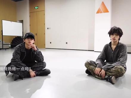 这一段真的太绝了 是穆祉丞脱口而出的王橹杰 是王橹杰装作不知道犹豫说出的18岁 我要磕橹穆一辈子了#橹穆