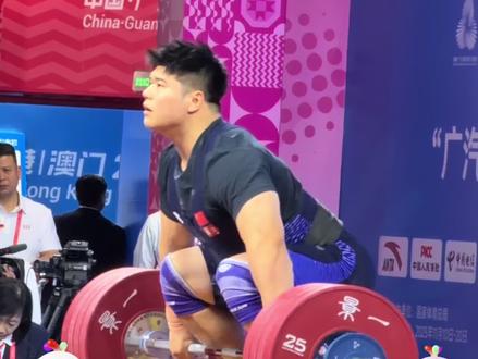 全运进行时 | 大胜对手至少37公斤!奥运冠军刘焕华超世界纪录摘得#十五运会 #举重 男子102公斤级金牌,成为“大满贯得主”。
记者:袁雪婧