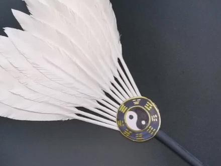 最近儿子在玩cosplay,一直模仿三国里的诸葛亮,我们一起做了这把羽毛扇,效果还不错#亲子手工 #扇子手工#幼儿园手工 #手工折纸 #创意手工 #手工diy