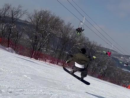 听说奥地利小庙今天开板了,来盘一盘雪道热热身吧。#滑雪 #滑雪教练 #单板教学 #Tolasmik #奥锐克