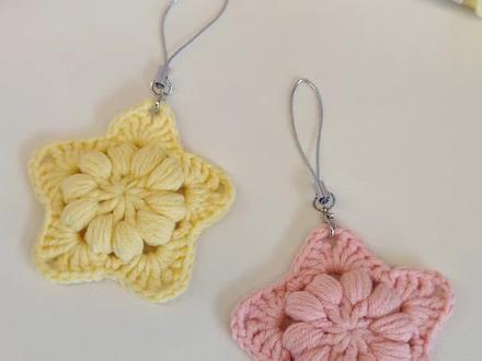 星星⭐挂件教程 🧵:雪妃尔萌娃娃2号线
色号:05/19@雪妃尔毛线 #钩针编织 #钩针教程 #挂件 #星星 #毛线钩织