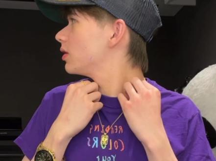 #庆怜 #直播 不允许有人没看过这段!!!
是什么让afc在直播时就“爆粗口”?!
好爱我的大漏勺宝宝👶真的藏不住🫤
“是长的项链”“因为fallen angel短的”
“woc?!你说出去了啊?!”
宝贝第一反应竟然还是“违约了”😂
最后还夸islands“你们真的聪明”🤭
@CAELAN_ 庆怜 afc团队也不容易🫣
#向全世界安利 #宝藏男孩 #真的栓q了