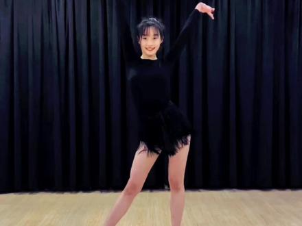 快艾特你身边的拉丁舞小姐姐给你拍@DOU+小助手 #阿萨阿萨 #抖音小助手 #拉丁舞 #原创 #艺考
