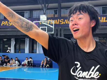 球局是不错,就是跟我对位这人水平有点….唉!这不我替补吗!#这就是灌篮