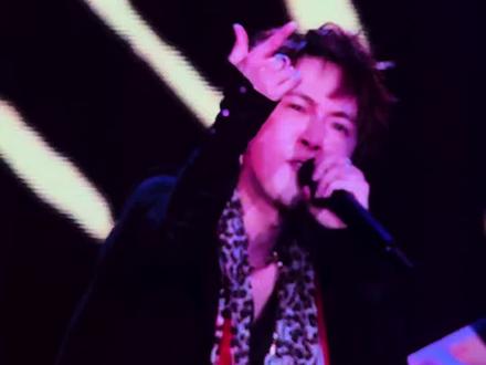 哈哈哈哈哈哈哈哈哈哈哈 神级现场《晃》
@Tizzy_T
#tizzyt #tizzyt流行演唱会 #谢锐韬 #神级现场 #中文说唱