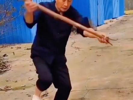 这鸡🐔都成精了:还模仿人哈哈