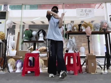 再次挑战了编舞!《自在书》原创编 想了想还是发一下初稿吧!有些地方还在修改以及没卡上点……但是跳的还可以的一版(挺有活力的……
晚上重新录了也改掉了一些动作!等下次再战一下…
#原创编舞 #自在书 #manta #光海娱乐 #虚拟男团