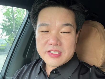 瓦伦丁德比斯驾驶证张雪机车夺冠后,亚军却表示不服说道:我要是也能骑上张雪那台车,冠军未必轮得到比斯。这句话充分说明了张雪机车性能上的绝对优势。