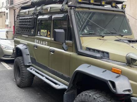 北汽战旗大五门运兵车爆改露营车,外观设计思路和改法,你喜欢吗#北汽战旗 #大五门运兵车 #露营车 #越野车改装