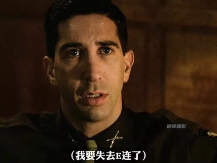 又开新坑了!史上最佳战争美剧《兄弟连》精讲来了,一起重温经典 第一集虽然没有战斗场面,但是对战前的训练进行了生动的呈现,从美国本土到英格兰乡村,E连的官兵为即将到来的战争做好了充分的准备。由于篇幅较短,而且节奏很快,观众并不觉得枯燥,反而觉得是非常必要的交代。
后面的主要角色都露了一下脸,虽然由于时长限制,没有形成群像,但看了后面几集会发现,每个人的言行都是符合自己的个性的。
这一集重点刻画了索柏和温特斯,索柏在训练方面确实是一把好手,E连幸存的官兵回忆起他时,都会肯定他的作用,没有索柏的严格要求,E连的伤亡会更大,而且不可能取得如此辉煌的战绩。
但是索柏也是有私心的,当感受到来自温特斯的威胁时,就用各种小手段打压温特斯,最关键的是他的带兵能力有很大问题,温特斯忍无可忍反抗了,但是被贬到伙房,兄弟们宁愿掉脑袋也要把索柏弄走,最后他们成功了。
当索柏瞪着水汪汪的大眼睛望着辛克时,我不禁对他有了些同情,他真的是很爱E连。
而温特斯是天生的帅才,他出生科班,理论知识扎实,文化水平高,训练期间每个科目都名列前茅,带兵时头脑清晰决策果断身先士卒,与士官们打成一片,不出意外在后面的战斗中,温特斯会成长为一名优秀的指挥官。
诺曼底登陆的结果我们都知道,但是E连的任务有没有完成呢?他们的第一战会交出怎样的答卷呢?
#了不起的精讲团 #抖音精选 #影视经典补完计划 #兄弟连