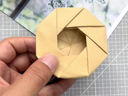 只需要一张纸就可以折叠出来的纸筒,简单又好玩,你学会了吗?#折纸#折纸教程 #手工折纸 #手工 #创意折纸 #亲子手工