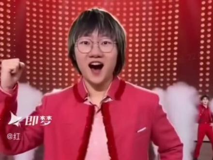 不得不说,这届网友是真会玩,在家动动手指就能实现“春晚走秀自由”#春晚同款我先穿了 #万物皆可拍 #梦到哪出演哪出 #即梦马年抓马大会 #AI一键get春晚同款试装