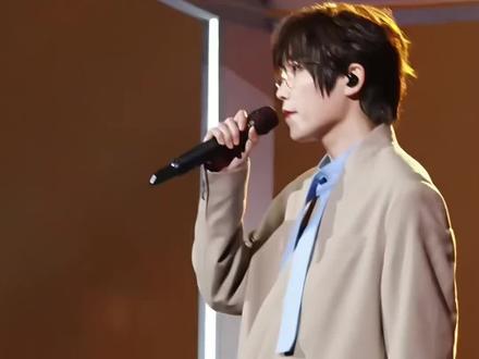 从网络歌手 变成歌手他老板,徐良你真的太给歌迷长脸了啊! (素材来源:@day day )#徐良官宣巡演