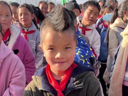 后来因为她妈妈的强势干预,终究只得回归自然。又一代枭雄的陨落。#萌娃