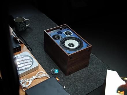 给JBL4312M2|安装一颗鲜活的心脏 JBL4312M2这套中古音响
辗转周折终于找到成色好点的
但作为桌搭博主
苦于没有合适的高颜值桌面功放
试了很多款 最终
我决定留下Fosi BT20A MAX
#青年创作者成长计划 #功放 #HIFI #音响 #夏天总会为这些东西花钱