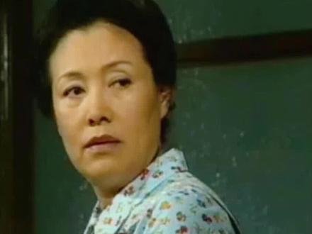 银珠总是和基正妈对着干站在妈妈的对立面这让基正妈妈跟讨厌她了