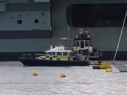 一艘没装石油的空油轮,溜着美军满大西洋乱转,狂发75次求救