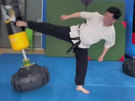 转身侧踢教学#侧踢 #腿法教学#防身术