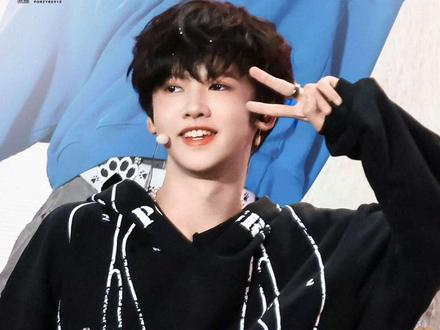 张奕然新的一年马上更帅气,小四四们也要新年快乐#张奕然