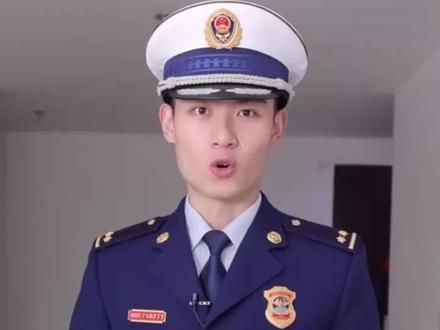 【被困火场该如何正确逃生自救】万一被困火场该如何正确逃生自救?蓝朋友以家庭住宅为例,教你科学“躲火避烟”,从而正确逃生。戳视频了解。#应急科普