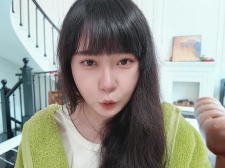 原来pool不止是游泳池!这4个意思超实用 一提pool就只想到游泳池?那你可亏大了!这个高频词的所有含义,其实都绕不开“汇集”这个核心,不管是水、资源还是台球,抓准这个逻辑,瞬间记住所有用法~看完视频,再也不会用错pool啦!
1. #英语学习
2. #英语单词
3. #学英语
4. #零基础学英语
5. #每日英语打卡