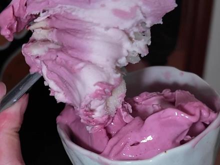 完全没有负担 benjerry草莓芝士蛋糕口味冰淇淋的兵在哪 在减肥我就不敢加芝士蛋糕了 #神仙吃法 #低卡冰淇淋 #草莓芝士蛋糕 #减脂期 #甜品