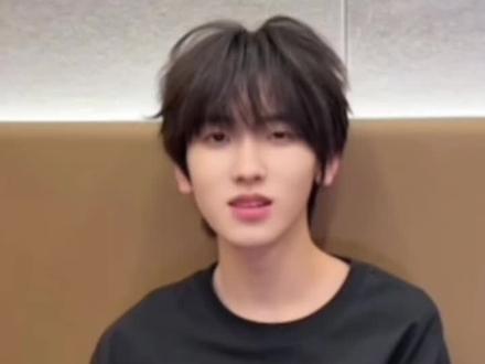 左奇函到底何意味呢?#奇文 #糖点 #左奇函杨博文 #气温 #抖音热点