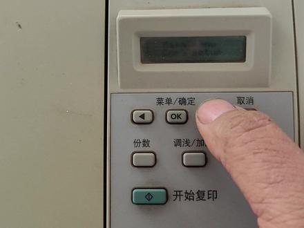 惠普1005打印测试页,开机状态按一下ok再按一下右箭头,再按两下ok就可以了,#打印机维修 #打印机 #惠普打印机 #办公设备 #打印