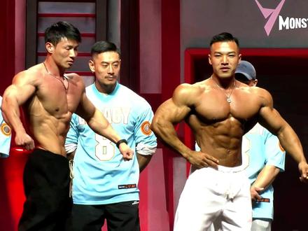 赛前展示!何炬贤VS许靖宇,两人状态爆炸,你们觉得谁更胜一筹呢?#健体 #何局限 #许靖宇 @IFBB PRO 何局长 @鲸鱼🐳