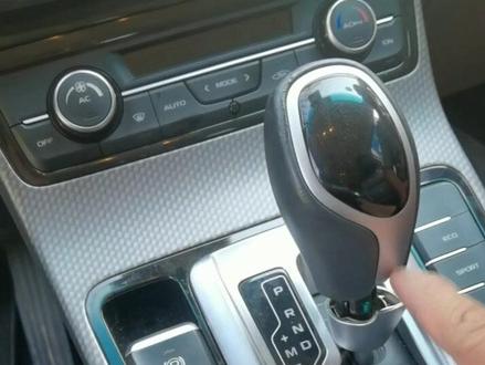 吉利帝豪GS自动挡排挡球头拆装方法。#抖音汽车