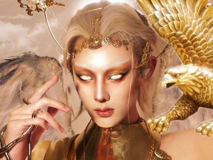 “宙斯将所有人劈成两半,从此人们都以爱之名寻找另一半的自己”#美妆 #创意妆 #希腊神话 #宙斯 #天神