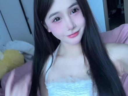 手机掉了 谁帮我捡一下?#谁的女朋友丢在这里了 #实名制观看