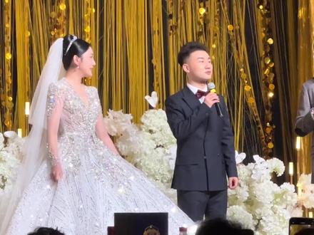 德云社陶阳大婚,郭德纲催婚儿子,郭麒麟被迫抢到捧花:你们攥人 #郭德纲 #郭麒麟 #德云社 #陶阳结婚 #影娱年味不打烊