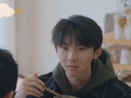 谢娜成最专业“站姐”#娱乐#明星