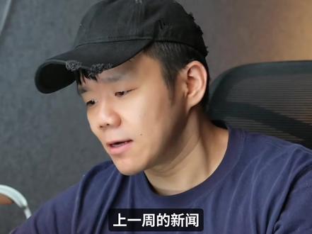 谷歌I/O大会的隐藏大棋,生态打通的降维打击。 1、追顶级不如追便宜:最尖端的模型因成本高昂导致商用化困难,AI的下半场已进入“高性价比”的流量与基础设施争夺战。
2、全生态打通的降维打击:谷歌的核心壁垒并非单一模型的跑分,而是利用廉价的Token、超长的上下文和多模态能力,将AI彻底打通网盘、邮箱、地图及硬件等全生态。
3、基础设施决定商业终局:如同移动互联网时代安卓与苹果的逻辑,能占据绝大多数用户日常使用习惯的“高频平价”产品,才更具市场统治力。
#谷歌io大会 #AI趋势 #谷歌 #AI行业 #水球泡